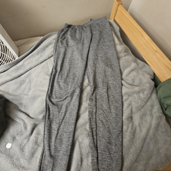 Lululemon large joggers - Picture 3 of 3